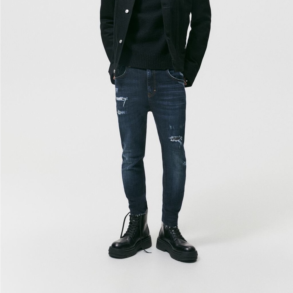 ZARA RIPPED TAPERED JEANS